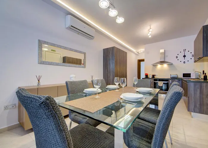 Amazing Location In St Julian\'S, Paceville 2 Bedroom, With Balcony By Vaganza