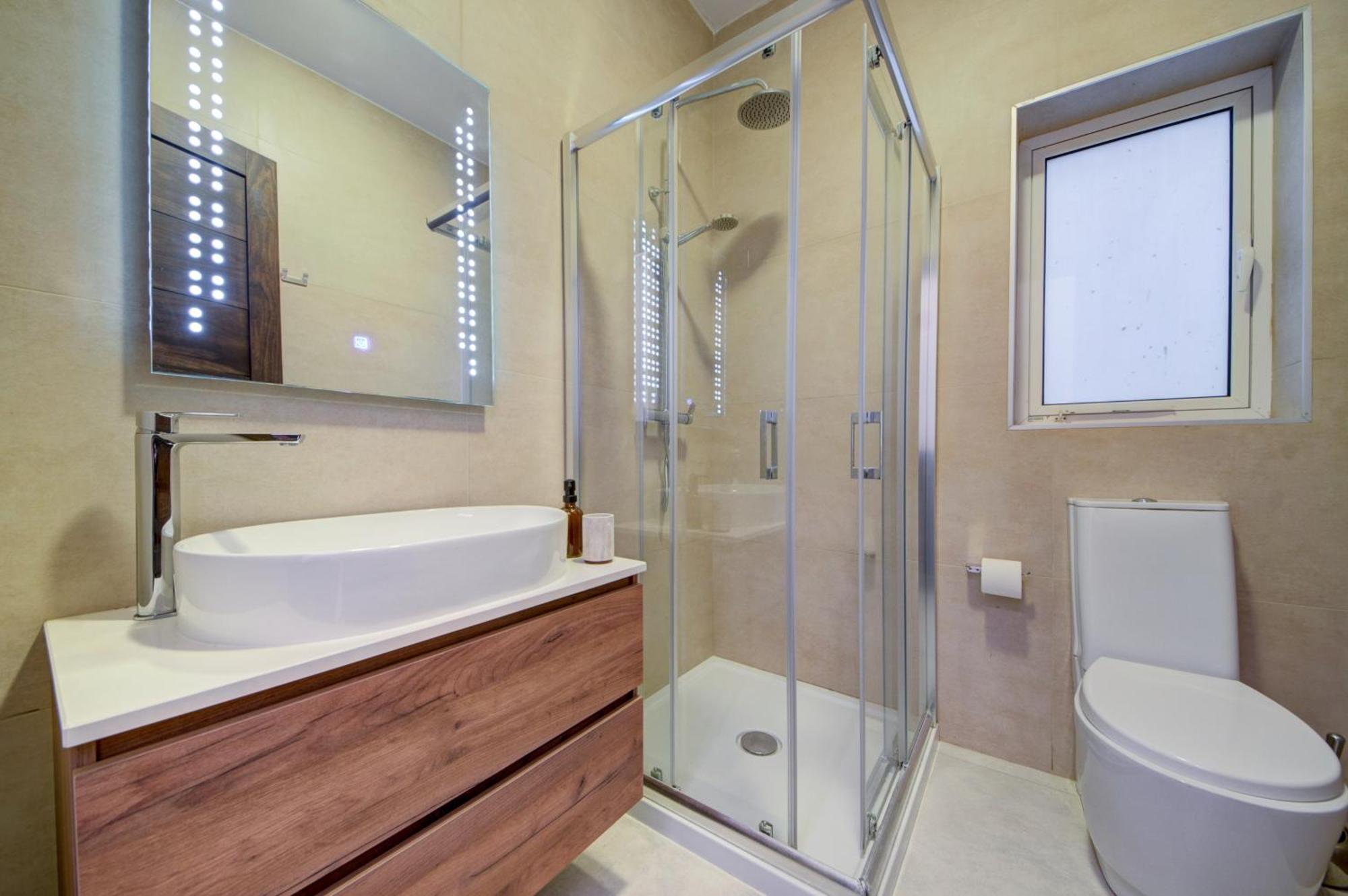 Amazing Location In St Julian's, Paceville 2 Bedroom, With Balcony By Vaganza *